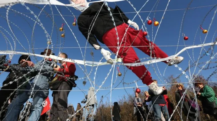 U Istri prosvjed stanovnika protiv žilet-žice, preko ograde odigrana i odbojka&scaron;ka utakmica
