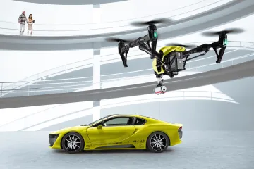 Automobil koji vas vozi gdje želite, a vi se igrate s dronom
