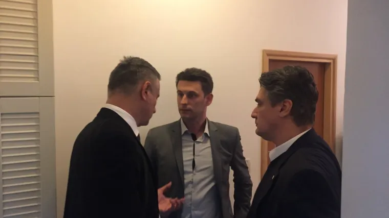 Lovrinović objavio fotografiju s dramatičnog sastanka: 'Bilo je vi&scaron;e indicija da će prije odustati SDP!'