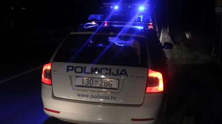 Napustio mjesto nesreće, bježao policiji i na kraju se sam te&scaron;ko ozlijedio