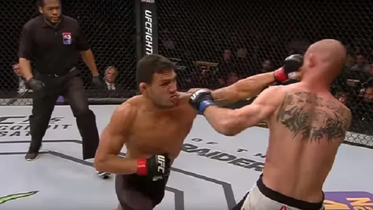 UFC prvak brutalno nokautirao svog protivnika