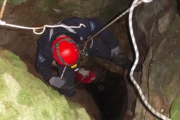 Speleolozi pronašli 58 bombi u špilji