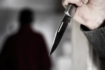 Četvorica se potukla u Gračacu: dvojica probodena nožem, jedan izudaran letvom