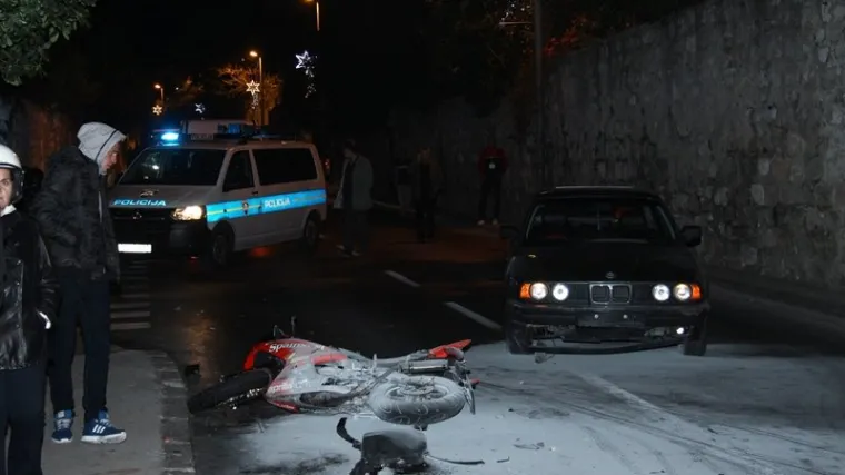 Motor se zapalio, maloljetnik te&scaron;ko ozlijeđen (FOTO/VIDEO)