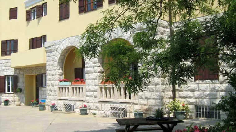 Božićna priredba i druženje vrtićara i osnovnoškolaca