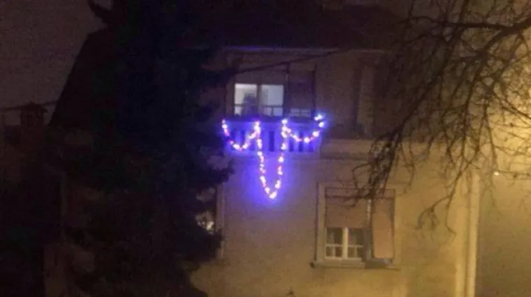 Meanwhile in Zagreb: u ulici Dražice osvanuo falusoidni božićni ukras!