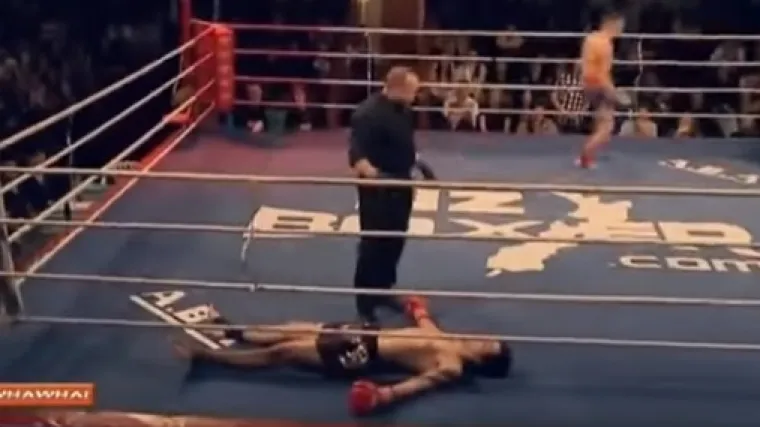 Dobio stra&scaron;an nokaut i onda se bacio iz ringa pred očima zbunjenih gledatelja