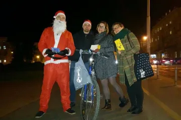 PROMOTIVNO-EDUKATIVNA KAMPANJA: Neosvjetljeni biciklisti za Božić dobili svjetla