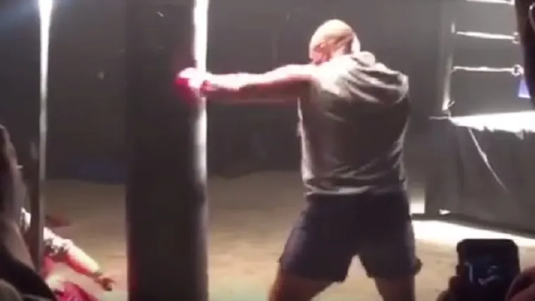 Čelični Mike i s 50 udara snažno