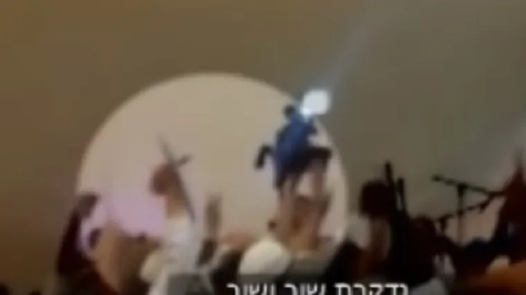 &Scaron;okantna snimka: židovski ekstremisti slavili smrt palestinskog djeteta probadajući nožem njegovu sliku