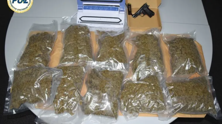 U Zagrebu uhićen mladić s pet kilograma marihuane i pi&scaron;toljem, a oduzet mu i novac