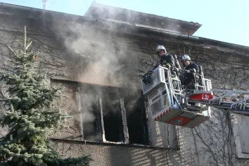 Izgorjela kuća u Zagrebu: vatrogasci spašavali stanovnike preko balkona