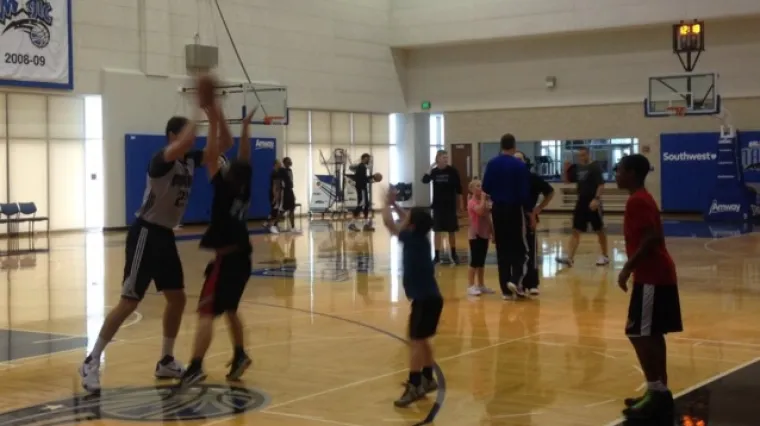 Pogledajte kako je Hezonja odu&scaron;evio klince na Badnjak