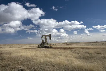 Ali ugodni - cijena nafte bi se mogla prepoloviti, očekuju ključne banke i stručnjaci