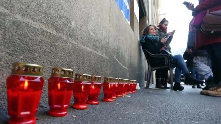 &Scaron;okantna, ali jasna poruka osvanula ispred sjedi&scaron;ta Mosta