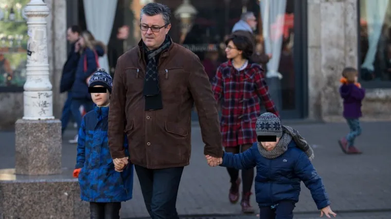 Mandatar nove Vlade Ore&scaron;ković s dvojicom sinova pro&scaron;etao do trgovine po igračke