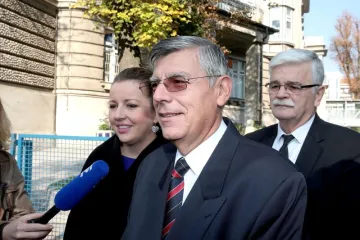 Reiner se nada da će ga izabrati jednoglasno; nada se i viđati svoje pacijente