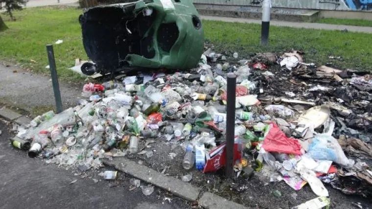 U Splitu gorjelo deset kontejnera za smeće