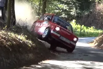 Pogledajte što sve može Fiat 126p u rukama profesionalca