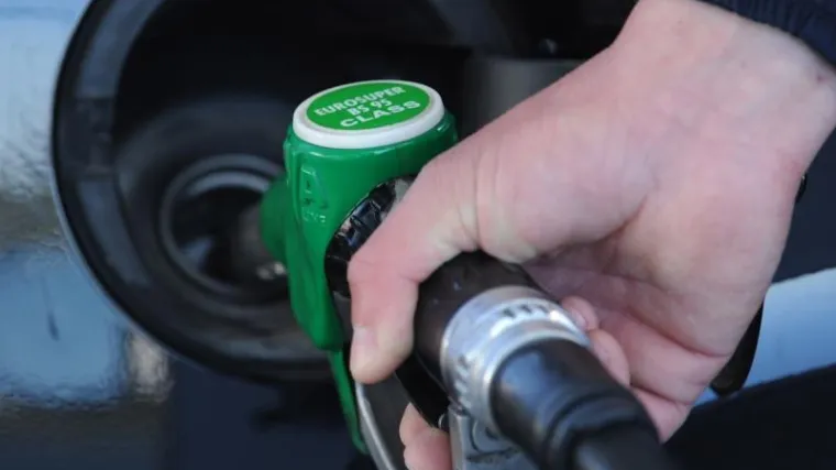 Cijena litre benzina od sutra će opet pasti