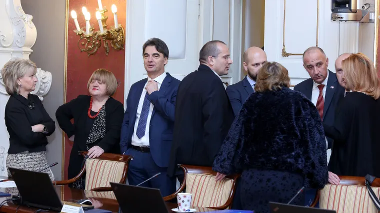 Svi Milanovićevi ministri zadovoljni svojim mandatima: hoće li novu vladu dočekati kosturi u ormarima?