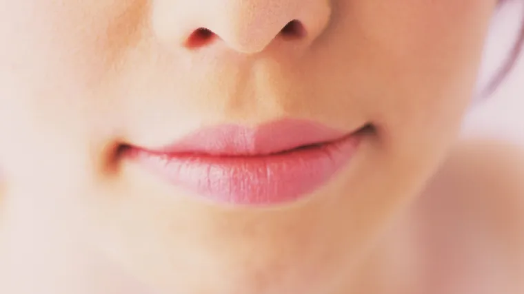 Odakle nam mali žlijebić ispod nosa?