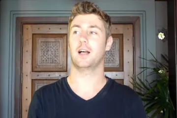 Ostavio posao i osnovao tvrtku koja izvrsno zarađuje dok on putuje svijetom