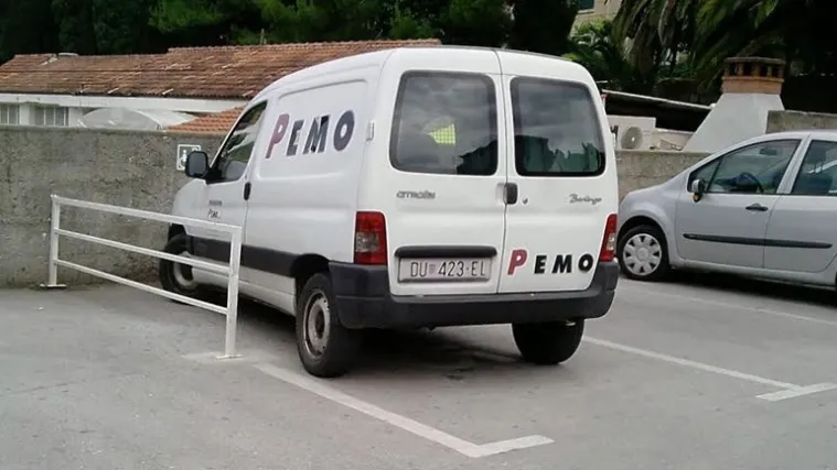 Iskoristio praznike pa provalio u Pema u Lapadu