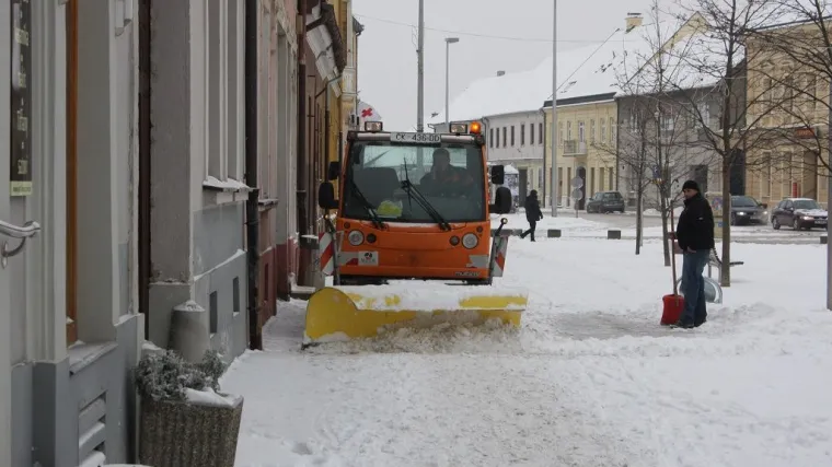 Snijeg u Čakovcu čisti 14 ralica i &scaron;est radnika s lopatama