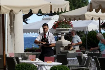 Prošle godine najviše se tražilo konobara, prodavača i programera