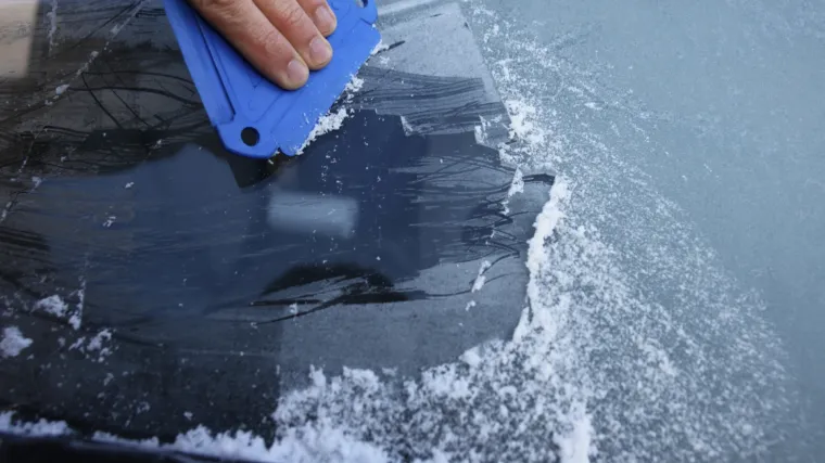 Evo kako odlediti stakla na automobilu