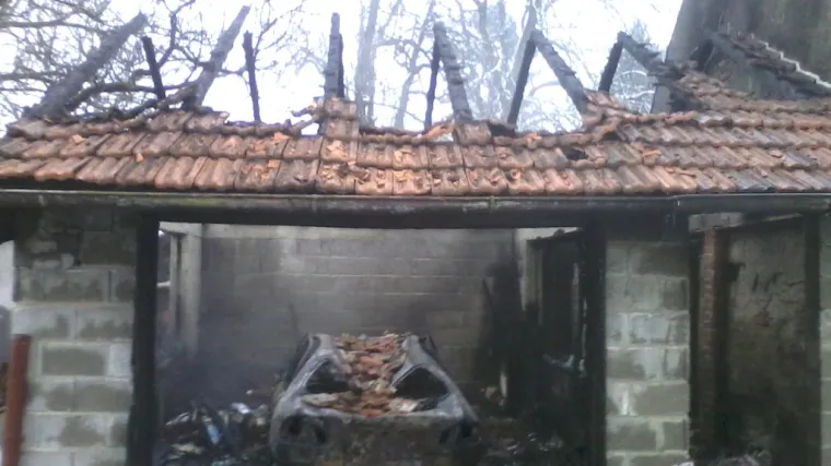 Novo Selo Rok: U požaru izgorjeli gospodarski objekt, garaža i auto