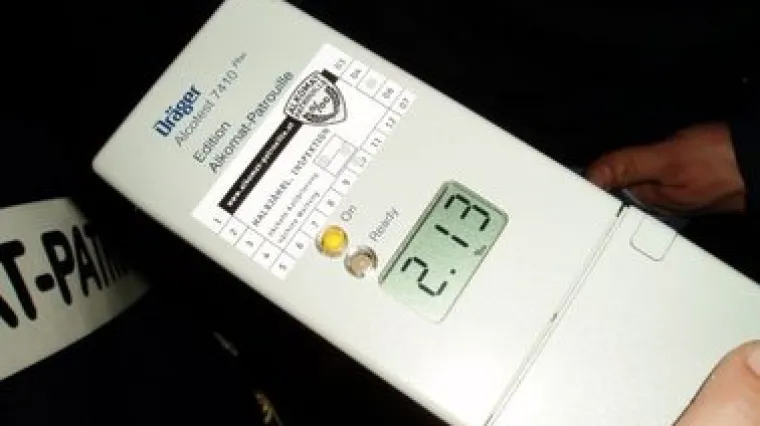 Potpuno pijan Toyotom udario u vozilo zaustavljeno ispred semafora