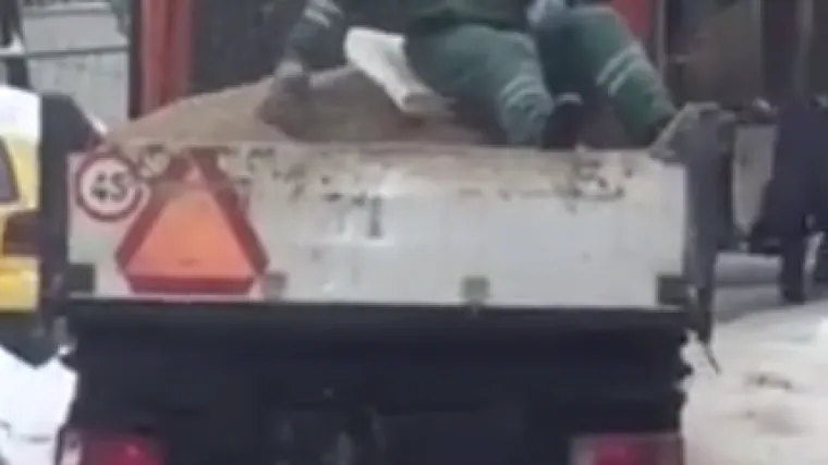 Evo kako se rješava problem snijega na cesti u Prištini