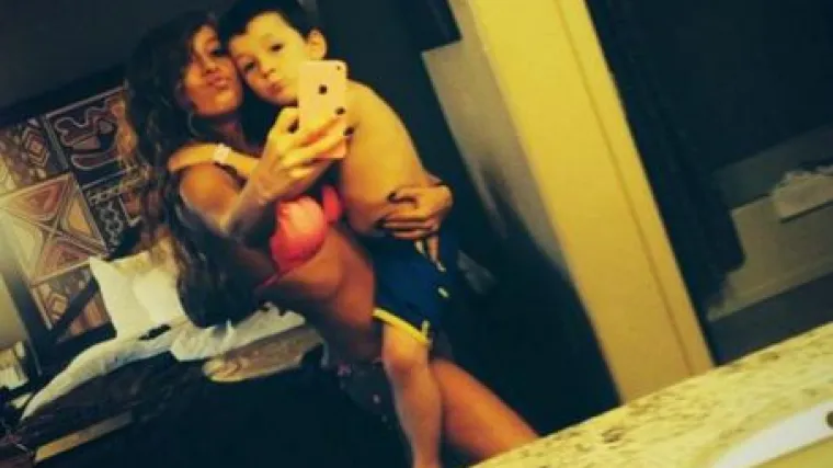 Sina uči kako postupati prema ženama