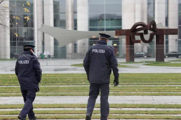 Ured njemačke kancelarke bio blokiran zbog sumnjivih paketa
