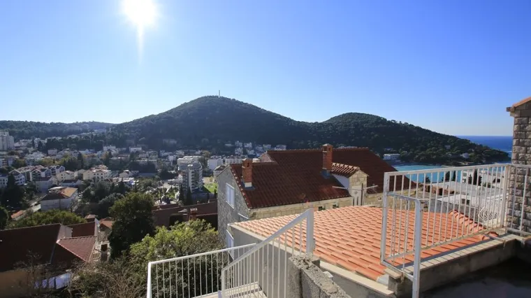 Tko je djevojka koja je poku&scaron;ala ubiti momka? Po život opasna Jasmina otprije poznata policiji!