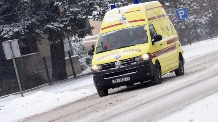 Na pje&scaron;akinju naletio automobil, zavr&scaron;ila s te&scaron;kim ozljedama u bolnici
