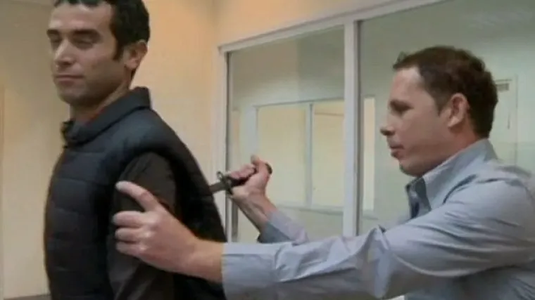 Izraelski novinar uboden u leđa dok je isprobavao neprobojni prsluk