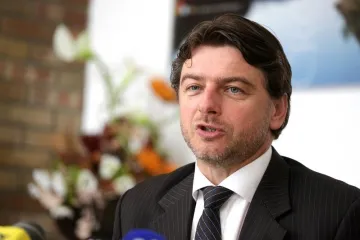 "Sutra ujutro naći ćemo se na kavici"