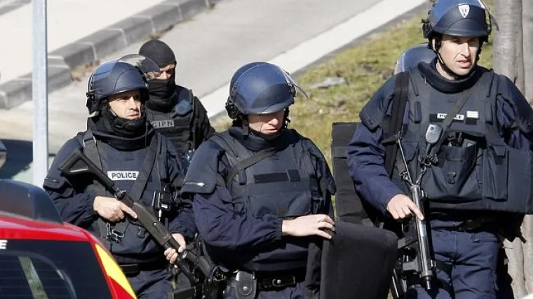 Napad na Charlie Hebdo: policajcima i novinaru sudit će se jer su prerano objavili identitet napadača