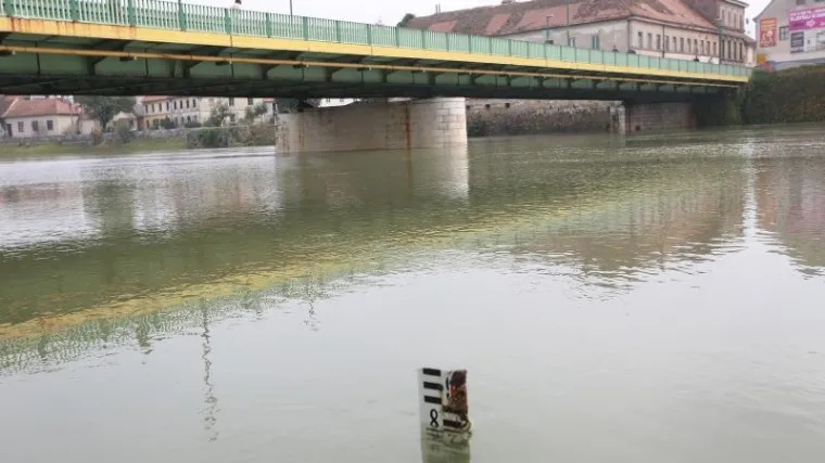 Karlovcu prijete poplave; Sava u Zagrebu raste gotovo 5 metara