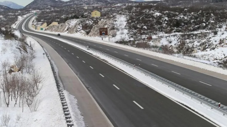 Poginula djevojka od 15 godina, ozlijeđene četiri osobe, jedno dijete teže