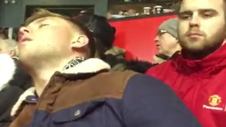 Navijači na tribinama spavaju od dosade