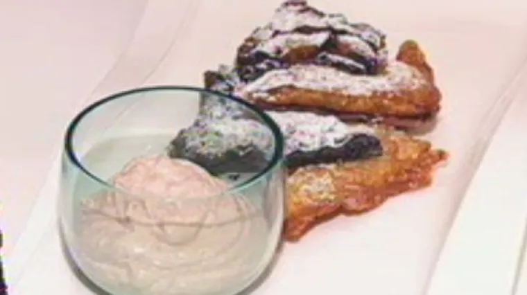 Hrskavi trokutići punjeni kruškama s kremom od ricotte i vina