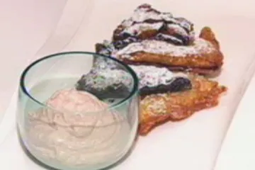 Hrskavi trokutići punjeni kruškama s kremom od ricotte i vina