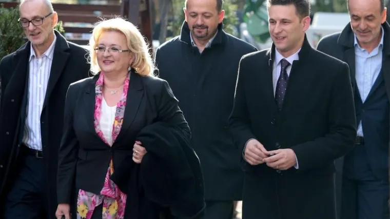 Petrov ne pu&scaron;ta ambicioznog Lovrinovića u Vladu?