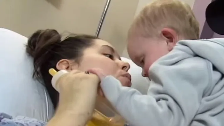 Skočila s 10 metara visine kako bi spasila sina