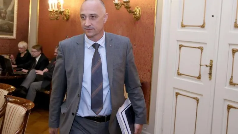 Most želi nova lica u politici, pa digne ruku za Željka Reinera
