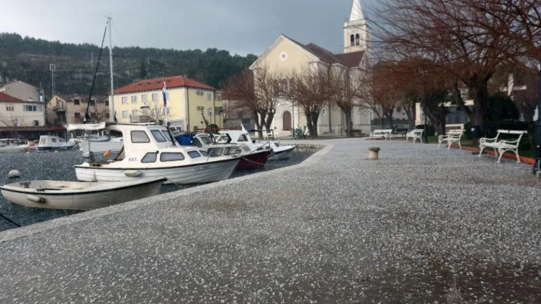 Pijavice i tuča, na planinama snijeg